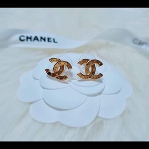💯 Chanel gold CC Paris Button studs